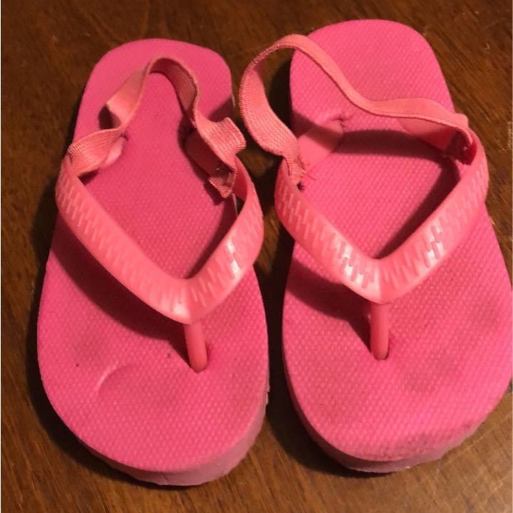 Size 5/6 pink flip flops